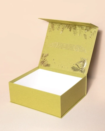  Фотография коробка на магнитах для новогодних сладостей