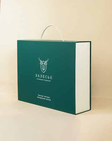  Фотография коробка с откидной крышкой на магнитах  с картонным ложементом