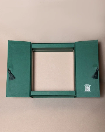  Фотография коробка на магнитах с кисточками для новогодних игрушек