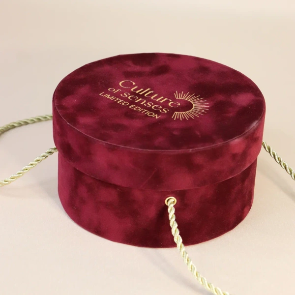 Фотография коробка крышка-дно с ручками