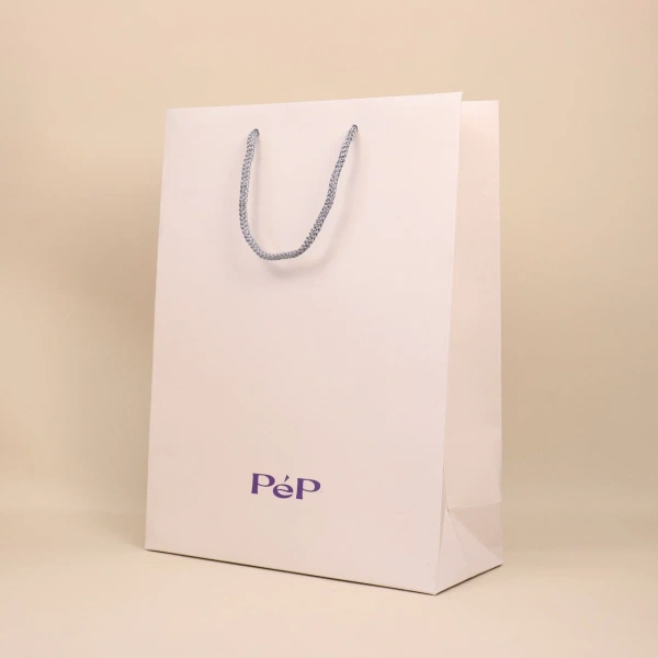  Фотография коробка пенал для бренда одежды c логотипом