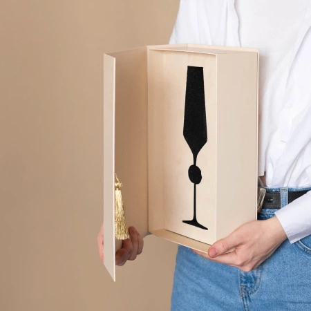  Фотография коробка книга на магнитах с ложементом для бокалов