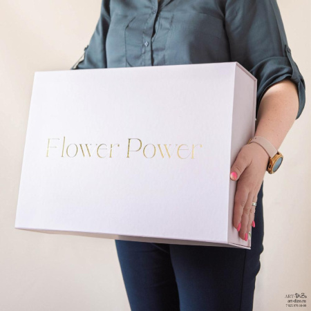 Коробка на магнитах 45×33×15 см с логотипом (золотая фольга), производство Арт-Дизо на заказ в Москве