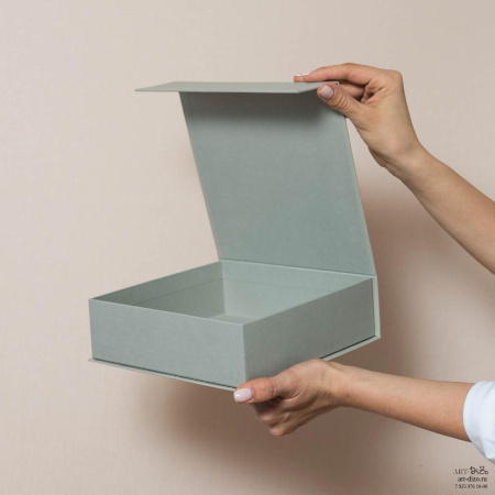  Фотография коробка 20×20×6 с откидной крышкой на магнитах