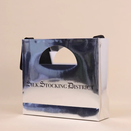 Купить пакет из чёрной дизайнерской бумаги с нанесением логотипа