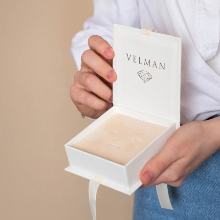  Фотография коробка на лентах для сережек бренда velman