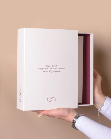  Фотография подарочная коробка пенал с красным бархатным ложементом