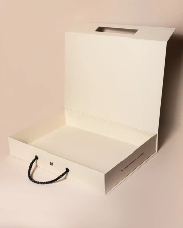  Фотография прямоугольная коробка на магнитах с ручками большого формата