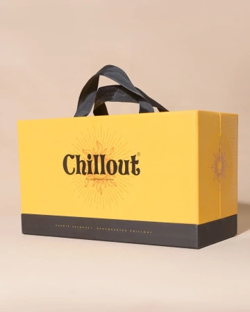 Коробка на магнитах с лентами для газированных напитков  Фотография коробка на магнитах с лентами для газированных напитков