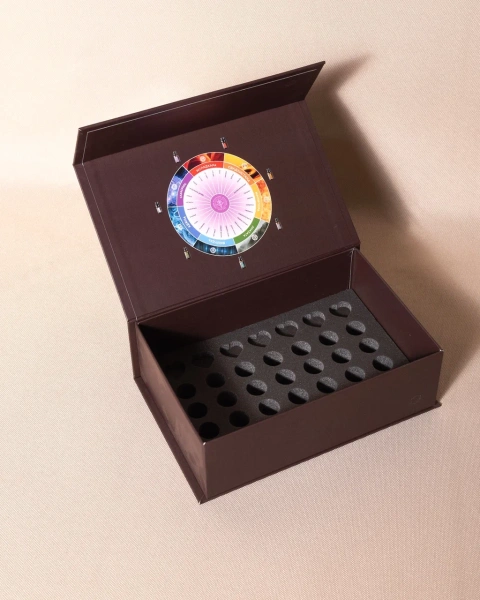 Фотография коробка на магнитах для эфирных масел с ложементом