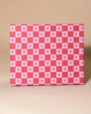  Фотография коробка крышка дно в розовую клетку