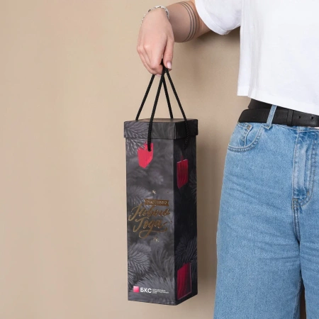  Фотография коробка вертикальная крышка-дно под бутылку