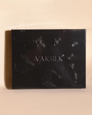 Коробка крышка-дно черный глянец с узором  Фотография коробка крышка-дно черный глянец с узором