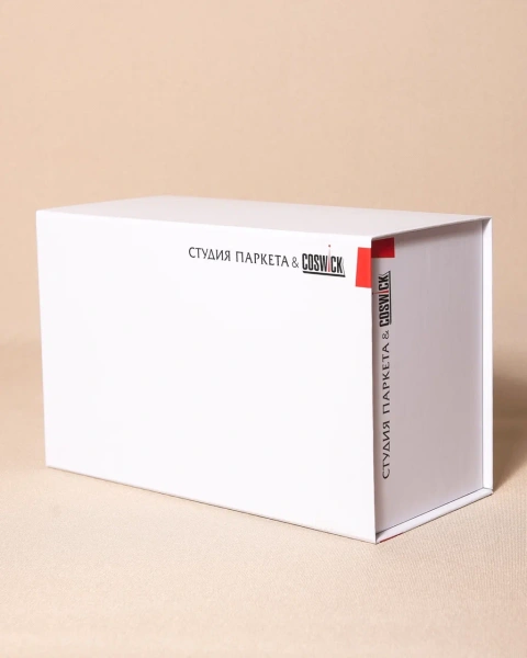 Коробка для промоакций паркетной фабрики Фотография коробка для промоакций паркетной фабрики