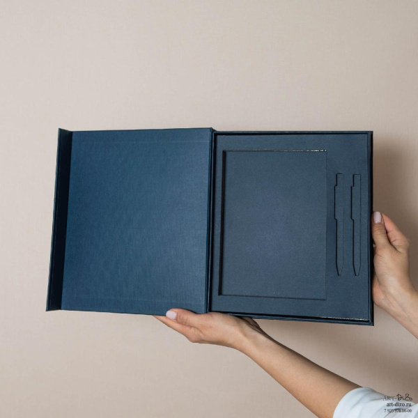  Фотография коробка 22×25.5×3 см на магнитах под блокнот и ручки