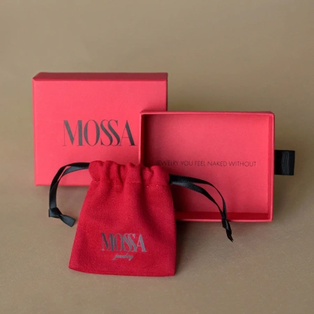 Красная коробка пенал с мешочком для украшений  Фотография красная коробка пенал с мешочком для украшений