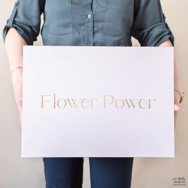 Коробка на магнитах 45×33×15 см с логотипом (золотая фольга), производство Арт-Дизо на заказ в Москве