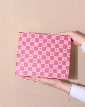  Фотография коробка крышка дно в розовую клетку