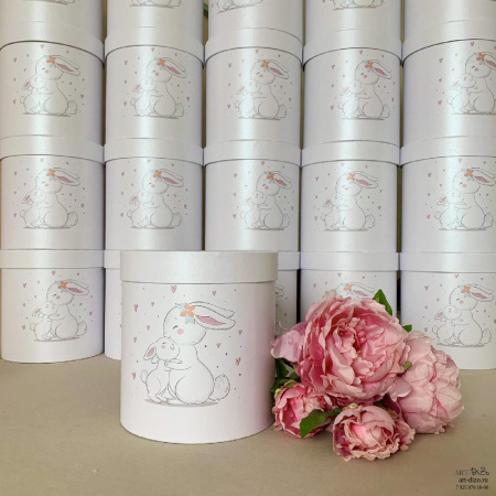 Коробка Metallic ко дню матери с принтом «Зайцы», производство Арт-Дизо на заказ в Москве