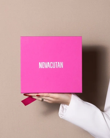  Фотография коробка на магнитах с атласными лентами