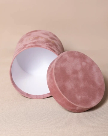  Фотография коробка круглая брахатная для цветов