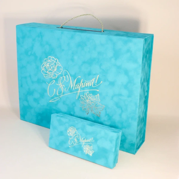  Фотография коробка с ручками к 8 марта