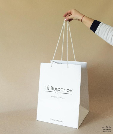 Пакет 30×40×30 см из меловки с матовой ламинацией — образцы бумажных пакетов производства Арт-Дизо в Москве Купить белый пакет для цветов с логотипом в Москве