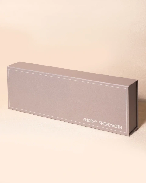 Коробка с крышкой на магнитах для кондитерской Фотография коробка с крышкой на магнитах для кондитерской