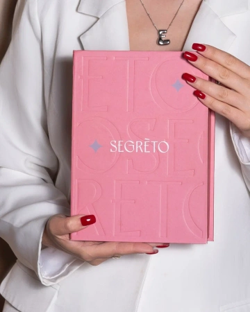  Фотография коробка с откидной крышкой