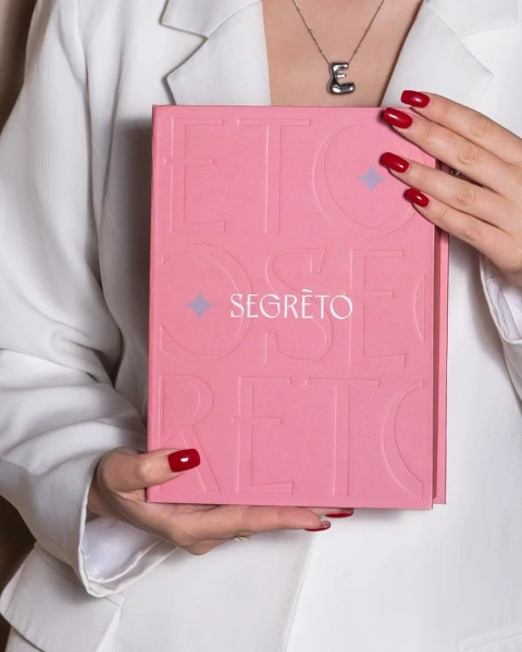 Коробка с откидной крышкой  Фотография коробка с откидной крышкой