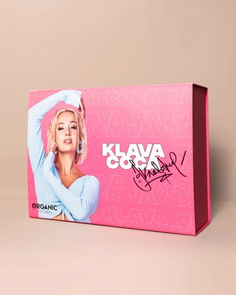 Коробка для подарочного набора косметики с магнитами Фотография коробка для подарочного набора косметики с магнитами