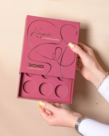  Фотография коробка пенал для конфет c ламинацией софт-тач