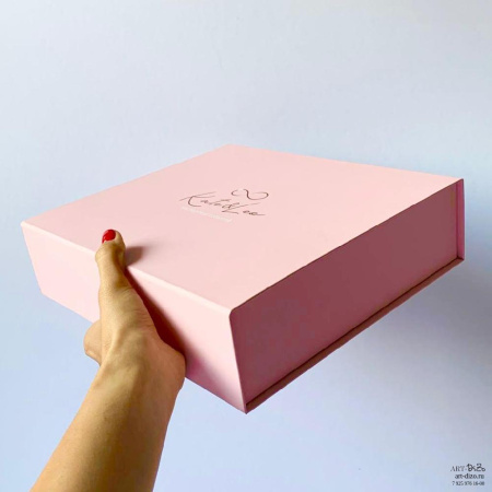 Заказать коробку на магнитах для корпоративный подарков с изготовлением под ключ