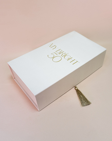  Фотография коробка книга на магнитах с ложементом для бокалов