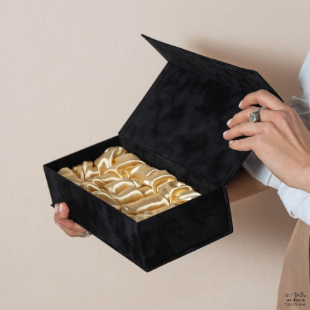  Фотография коробка на магнитах 26×12×6 см в чёрном бархате