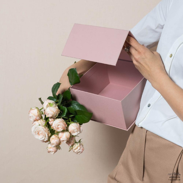  Фотография коробка на магнитах 18×18×6 см для диадемы