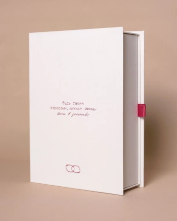  Фотография подарочная коробка пенал с красным бархатным ложементом