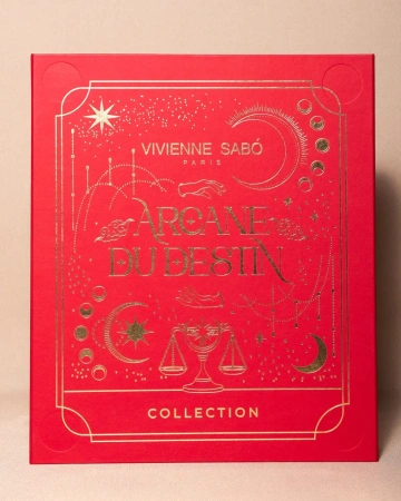  Фотография премиальная косметическая коробка красного цвета с принтом