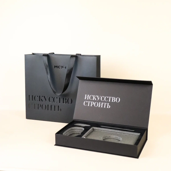 Фотография коробка на магнитах с ложементом