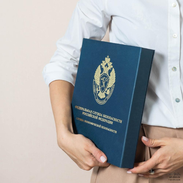  Фотография коробка 22×25.5×3 см на магнитах под блокнот и ручки