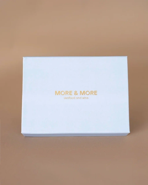 Книга на магнитах с ложементом под конфеты (12 ячеек) MORE & MORE  Фотография книга на магнитах с ложементом под конфеты (12 ячеек) more & more