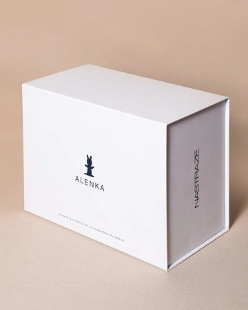  Фотография коробка на магнитах с атласным ложементом