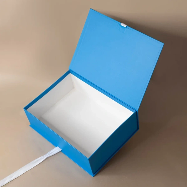  Фотография коробка на лентах 35*25*11 для газпром