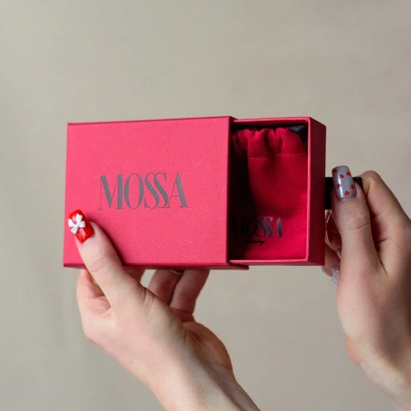 Красная коробка пенал с мешочком для украшений  Фотография красная коробка пенал с мешочком для украшений