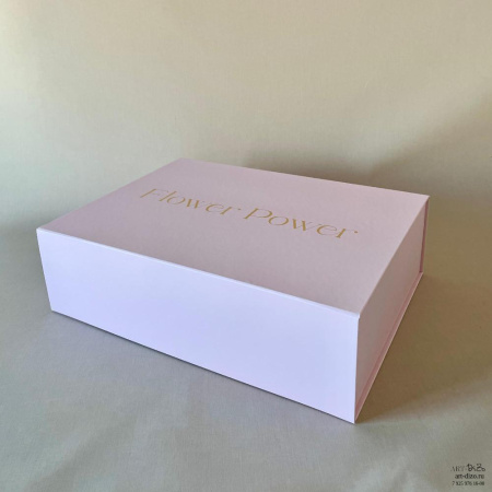 Коробка на магнитах 45×33×15 см с логотипом (золотая фольга), производство Арт-Дизо на заказ в Москве