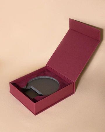 Коробка на магнитах для украшений из янтаря  Фотография коробка на магнитах для украшений из янтаря