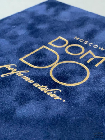 Коробки с откидной крышкой из переплётного картона, ручная сборка, от производителя Купить коробки на лентах для упаковки парфюма, на заказ с логотипом