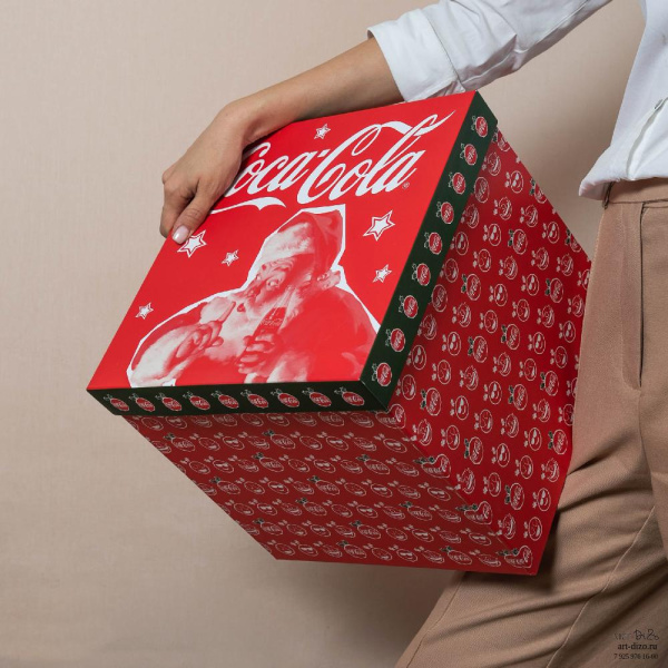Coca-cola – новогодняя коробка-кубик 30 см – заказать со своими размерами и со своим принтом Коробки для подарка под индивидуальным параметрам, с логотипом