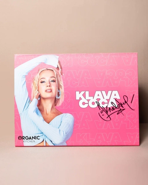 Коробка для подарочного набора косметики с магнитами  Фотография коробка для подарочного набора косметики с магнитами