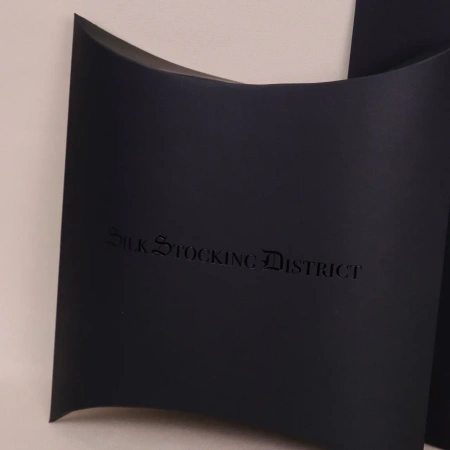 Купить пакет из чёрной дизайнерской бумаги с нанесением логотипа